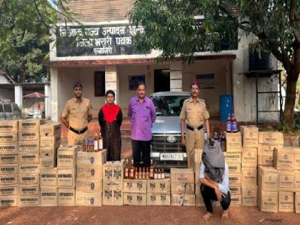 In the wake of Christmas, December 31 liquor stock worth four and a half lakhs was seized on the Mumbai Goa highway | नाताळ, ३१ डिसेंबरच्या पार्श्वभूमीवर मुंबई-गोवा महामार्गावर साडेचार लाखाचा मद्यसाठा जप्त