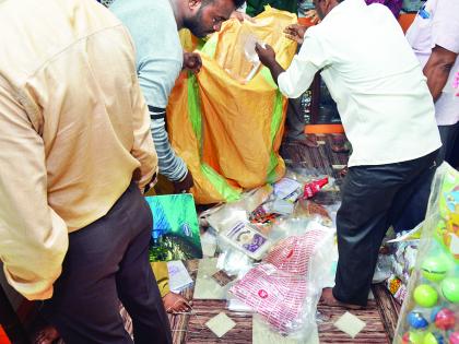 Ratnagiri: Five days of plastic seized in five days | रत्नागिरी : पाच दिवसात पावणेपाच टन प्लास्टिक जप्त, सप्टेंबरपर्यंत छापासत्र बंद राहणार