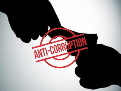 Officer asked for bribe from officer three caught red handed Ratnagiri Anti Corruption Department takes action | अधिकाऱ्याने अधिकाऱ्याकडेच मागितली लाच, तिघांना रंगेहाथ पकडले; रत्नागिरी लाचलुचपत विभागाची कारवाई