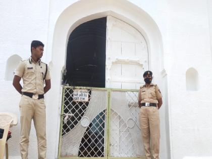 Police patrol mosques in Satara, watch over MNS activists | साताऱ्यात मशिदींवर पोलिसांचा खडा पहारा, मनसे कार्यकर्त्यांवर वॉच