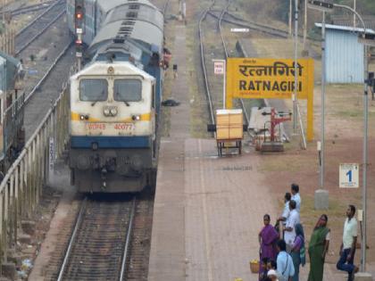 Konkan Railway traffic was disrupted for two hours due to engine shut down for maintenance  | देखभाल इंजिन बंद पडल्याने कोकण रेल्वे वाहतूक दोन तास विस्कळीत 