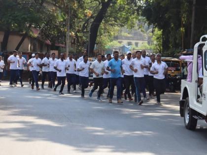 5 KM Fitness Run by Police Force for health | आरोग्यासाठी पोलिस दलातर्फे ५ किलोमीटरची फिटनेस दाैड; रत्नागिरी पोलिस मुख्यालयात ‘फिट राइज ७५’ चा शुभारंभ