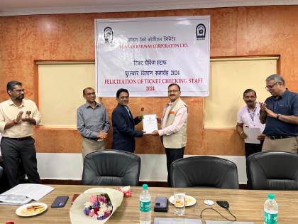 Konkan Railway felicitates excellent performing TCs | उत्कृष्ट कामगिरी करणाऱ्या टिसींचा कोकण रेल्वेने केला सन्मान