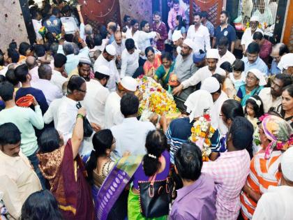 Ratnagiri: Lakhs of devotees took a look at Pir Baba | रत्नागिरी : पीर बाबरशेख उरूसात भाविकांची मोठ्या प्रमाणात गर्दी, लाखोंनी घेतले दर्शन