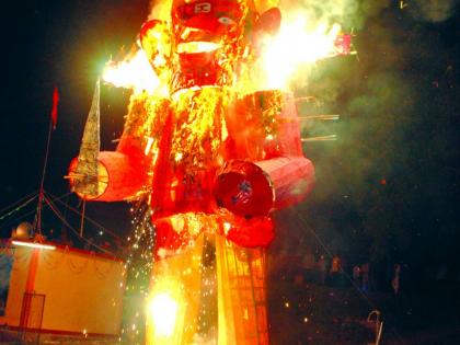 Ravana combustion in Washim! | वाशिममध्ये रावण दहन! 