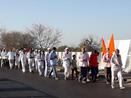 Departing from Pandharpur in Dakshi of Digambar Maharaj Sansthan in Vaiktibhav of Vaikunthavas from Khanapur | खानापूरहून वैकुंठवासी दिगंबर महाराज संस्थानच्या दिंडीचे भक्तीभावात पंढरपूरकडे प्रस्थान