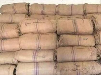 The district received 120 bales of bardana Akola | जिल्ह्याला बारदान्याच्या १२० गाठी प्राप्त! शेतकऱ्यांना दिलासा