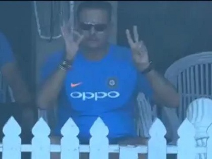 India Vs South Africa, 3rd Test: Ravi Shastri sleep in dressing room; Now people troll him | India Vs South Africa, 3rd Test : ड्रेसिंग रूममध्ये रवी शास्त्रींचा प्रताप; आता झाला डोक्याला ताप