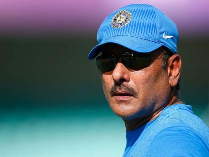 The pitch will not tell the weather - Ravi Shastri | खेळपट्टी, हवामानाची सबब सांगणार नाही- रवी शास्त्री