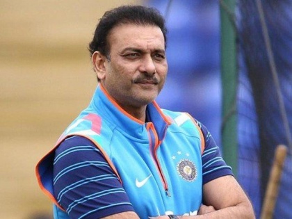 Only India's target for performance overseas? An angry coach of coach Ravi Shastri | विदेशातील कामगिरीसाठी केवळ भारतच टार्गेट का? प्रशिक्षक रवी शास्त्री यांचा संतप्त प्रश्न