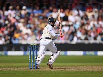 India vs England 1st Test Live Cricket Score : Ravindra Jadeja became a fifth Indian players to complete the double of 200 wickets and 2000 runs in Tests | India vs England 1st Test Live : टीम इंडियानं घेतली आघाडी; लोकेश राहुलची एकाकी झुंज, रवींद्र जडेजाची रेकॉर्ड तोड कामगिरी!