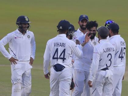 India vs South Africa, 1st Test : Not Ravindra Jadeja's best ball he has ever bowled, watch video | India vs South Africa, 1st Test : एक, दोन, तीन, चार.... रवींद्र जडेजाने टाकलेल्या चेंडूचा टप्प्यावर टप्पा