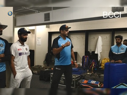 Exclusive: Head Coach Ravi Shastri delivers a dressing room speech at Gabba, Video | आज संपूर्ण जग तुम्हाला सलाम करतंय; मुख्य प्रशिक्षक रवी शास्त्रींकडून खेळाडूचं भरभरून कौतुक, Video