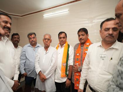 State President Ravindra Chavan held a review meeting in the backdrop of Ulhasnagar Municipal Corporation elections. | उल्हासनगर महापालिका निवडणूक पाश्वभूमीवर प्रदेशाध्यक्ष रविंद्र चव्हाण यांनी घेतला आढावा बैठक State President Ravindra Chavan held a review meeting in the backdrop of Ulhasnagar Municipal Corporation elections. | उल्हासनगर महापालिका निवडणूक पाश्वभूमीवर प्रदेशाध्यक्ष रविंद्र चव्हाण यांनी घेतला आढावा बैठक