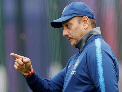 Coach Ravi Shastri to increase India’s minimum Yo-Yo mark to 17 ahead of South Africa series: Report | टीम इंडियात स्थान मिळवण्यासाठी द्यावी लागणार कठीण परीक्षा; शास्त्री गुरुजींचं कठोर पाऊल