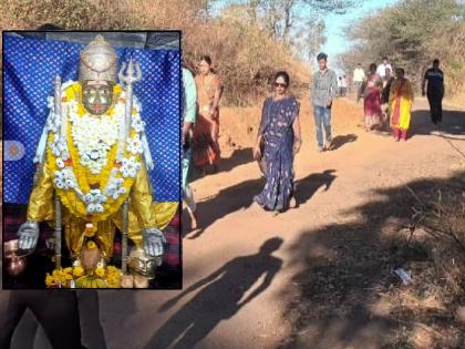 Revanasiddha khadi parikrama was thronged with devotees in Sangli | Sangli- रेवणसिद्धाच्या खडी परिक्रमेस भाविकांची गर्दी, डोंगर गर्दीने फुलला 