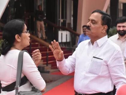 ... When Vidya Chavan asked to divakar rawate of ola, uber agitation | ...जेव्हा विद्याताई चव्हाण थांबवून रावतेंना जाब विचारतात 