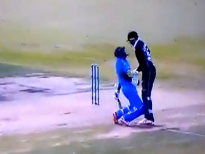 India vs New Zealand 2nd ODI: Ball hit on Ambati Rayudu back | India vs New Zealand 2nd ODI: किवीच्या खेळाडूनं फेकलेला चेंडू रायुडूच्या पाठीवर आदळला, अन्... 