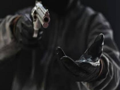 Home robbery at Pabre, lump sum of Rs 14 lac | पाभरे येथे घरफोडी, १४ लाखांचा ऐवज लंपास