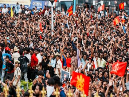 Bengaluru Stampede: RCB team gives Rs 10 lakh each to the families of those dead in the stampede | Bengaluru Stampede: चेंगराचेंगरीतील मृतांच्या वारसांना RCB टीमकडून प्रत्येकी १० लाखांची मदत, त्याशिवाय...