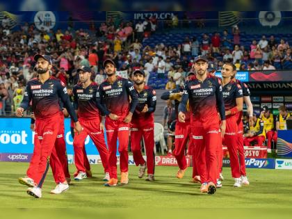 IPL 2022 Playoffs Scenario after PBKS beat GT : SRH has 10 points in 9 matches, On the other hand PBKS & RCB in 10 matches. SRH has little upper hand | IPL 2022 Playoffs Scenario : पंजाब किंग्सने 'मोठा' विजय मिळवून RCBचे टेंशन वाढवले, प्ले ऑफच्या एका जागेसाठी बघा किती स्पर्धक झाले! 