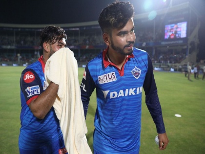 IPL 2019: Delhi Capital's captain Shreyas Iyer's change decision after Rishabh Pant interval | IPL 2019 : मुंबईकर श्रेयस अय्यरची खिलाडूवृत्ती, पण रिषभ पंतचा हट्टापायी बदलला निर्णय