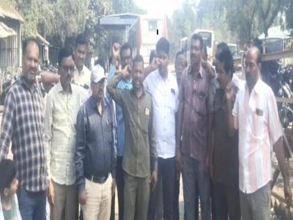 st employees protested against decision of state government in akola | 'त्या' निर्णयाचा एसटी कर्मचाऱ्यांनी केला निषेध