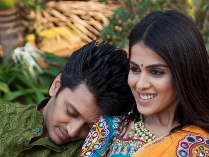 Riteish Deshmukh shares romantic photo with Genelia D'Souza on their wedding anniversary | लग्नाच्या वाढदिवसानिमित्ताने रितेश देशमुखने शेअर केला जेनेलिया डिसुझासोबतचा रोमँटिक फोटो