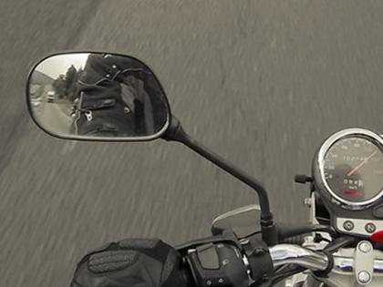 The mirror of the bike is only for combing the hair | दुचाकीचा आरसा केवळ केस विंचरण्यापुरताच