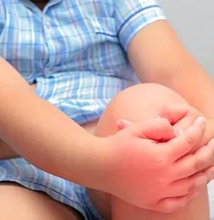 पाय दुखतात म्हणून रात्री मुलं खूप रडतात? राेज पाय चेपण्यापूर्वी पाहा गंभीर कारणं आणि उपाय