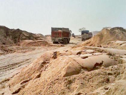 5 crores of revenues from the manjara basin, which is known for its red sand | लाल वाळूसाठी प्रसिद्ध असलेल्या मांजरा पात्रातून मिळणार ५ कोटीचा महसूल