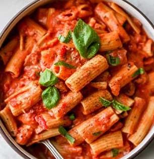 कोण म्हणतं रेड सॉस पास्ता करणं अवघड आहे? ही घ्या सोपी रेसिपी- १५ मिनिटांत पास्ता तयार...