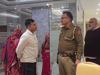 नवरी, हॉटेल, बाथरूम...; वडिलांच्या दुसऱ्या लग्नात आईसह पोहोचली २ मुलं; नेमकं काय घडलं? नवरी, हॉटेल, बाथरूम...; वडिलांच्या दुसऱ्या लग्नात आईसह पोहोचली २ मुलं; नेमकं काय घडलं?