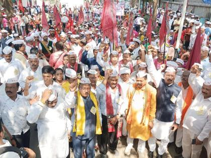 Public outcry march of tribal community in Thane against inclusion of Dhangars in ST reservation |  धनगरांना एसटीच्या आरक्षणात समाविष्ट करण्याच्या विरोधात आदिवासी समाजाचा ठाण्यात जनआक्रोश मोर्चा 