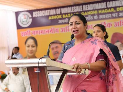 Confusion again at Chief Minister Rekha Gupta's program; A young man came and... | मुख्यमंत्री रेखा गुप्ता यांच्या कार्यक्रमात पुन्हा गोंधळ; एक तरुण आला आणि... Confusion again at Chief Minister Rekha Gupta's program; A young man came and... | मुख्यमंत्री रेखा गुप्ता यांच्या कार्यक्रमात पुन्हा गोंधळ; एक तरुण आला आणि...