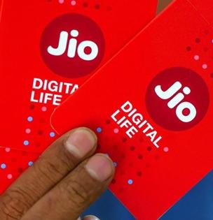 १००० रुपये किंमतीचा Jio चा प्लान आहे बेस्ट; दीर्घ वैधतेसह एन्टरटेन्मेंटचीही मजा, पाहा डिटेल्स