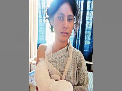 Shocking! Man chops off wife’s right hand to block government job | धक्कादायक! बायकोने सरकारी नोकरी करू नये म्हणून हात कापला