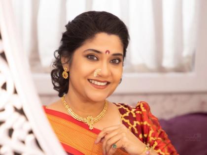 Renuka Shahane steps on the runway after 'Tribhanga', know about it | 'त्रिभंग'नंतर 'धावपट्टी'वर उतरली रेणुका शहाणे, जाणून घ्या याबद्दल