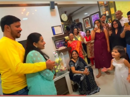 Mazi Tuzi Reshimgath fames Pari Aka Myara's parents dance on serial title song | 'माझी तुझी रेशीमगाठ' मालिकेच्या टायटल साँगवर थिरकले परीचे आई-वडील, पहा त्यांचा हा व्हिडीओ