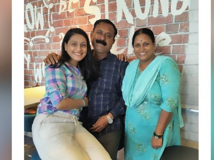 marathi actress reshma shinde share special post for fathers day | 'बाबा ऑन ड्युटी असताना..'; वडिलांसाठी रेश्मा शिंदेची भावुक पोस्ट