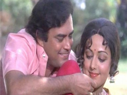 Actor Sanjeev Kumar death anniversary He proposed Hema Malini | हेमा मालिनींवर फिदा झाले होते संजीव कुमार, पण ड्रीमगर्लने नाकारलं होतं प्रपोजल
