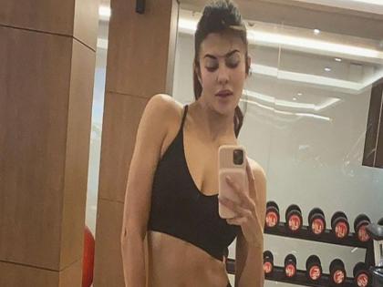 Jacqueline Fernandez's abs got fans looking viral this photo | Jacqueline Fernandez च्या एब्सवर फिदा झाले फॅन्स, व्हायरल झाला तिचा खास फोटो