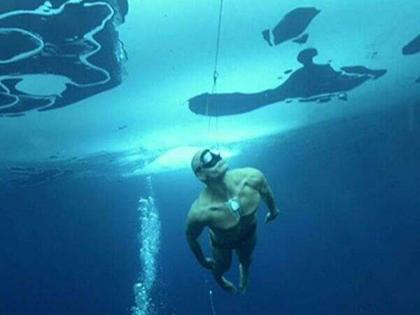 Stig severinsen sets new world record under water 662 feet dive in one breath | बाप रे बाप! एका श्वासात या व्यक्तीने असा कारनामा केला की, वर्ल्ड रेकॉर्ड त्याच्या नावावर झाला....