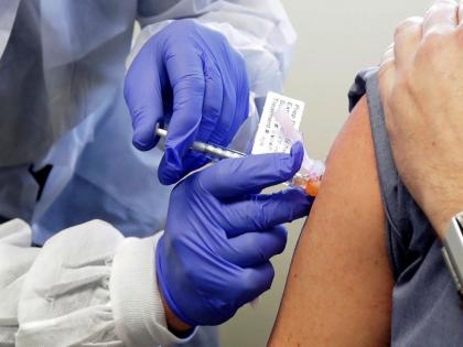 Healthcare workers are making excuses to avoid getting coronavirus vaccine | Coronavirus Vaccine न घेण्यासाठी एकापेक्षा एक कारणं देत आहेत लोक, सर्व्हेतून खुलासा....