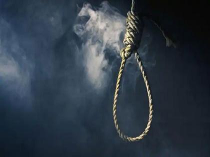 Wife hanged herself when husband did not turn off tv at night in Indore Madhya Pradesh | धक्कादायक! पती रात्री उशारापर्यंत टीव्ही बघत होता म्हणून पत्नीने केली आत्महत्या!