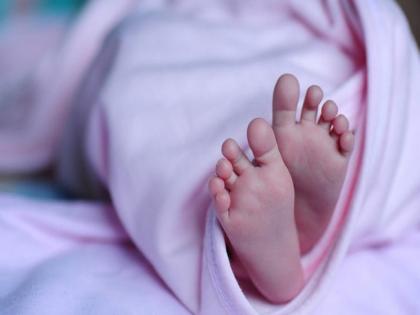 Mali woman gives birth to 9 babies doctors could not catch two in ultrasound | Good News! २५ वर्षीय महिलेने ९ बाळांना एकत्र दिला जन्म; दोघे तर 'अल्ट्रा साऊंड'मध्ये दिसले नव्हते!