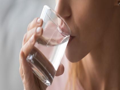 Drink water on an empty stomach and experience the difference in health for yourself | उपाशीपोेटी पाणी प्या आणि आरोग्यातला फरक स्वत: अनुभवा