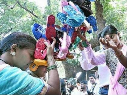 The only unique temple in India where the goddess is offered chappals | आश्चर्य! भारतातील असं एकमेव मंदिर जिथे देवी मातेला अर्पण केला जातो 'चपलांचा हार'