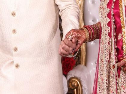 Punjab : Indian brother and sister married to get visa for Australia | बोंबला! बहिणीने सख्ख्या भावासोबत केलं लग्न, कारण वाचून सगळेच झाले हैराण