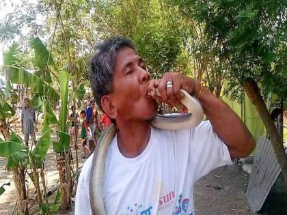 Filipino ‘Snake Man’ who claimed he was immune to venom dies after cobra bit him | जगातल्या सर्वात विषारी कोब्राला किस करत होता सापांचा एक्सपर्ट, २ मिनिटांमध्ये झाला त्याचा खेळ खल्लास